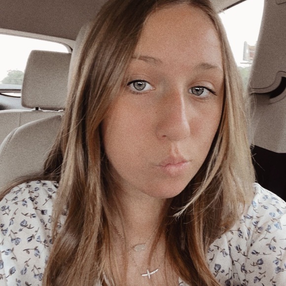 Meet your Posher, Averi - Picture 1 of 1